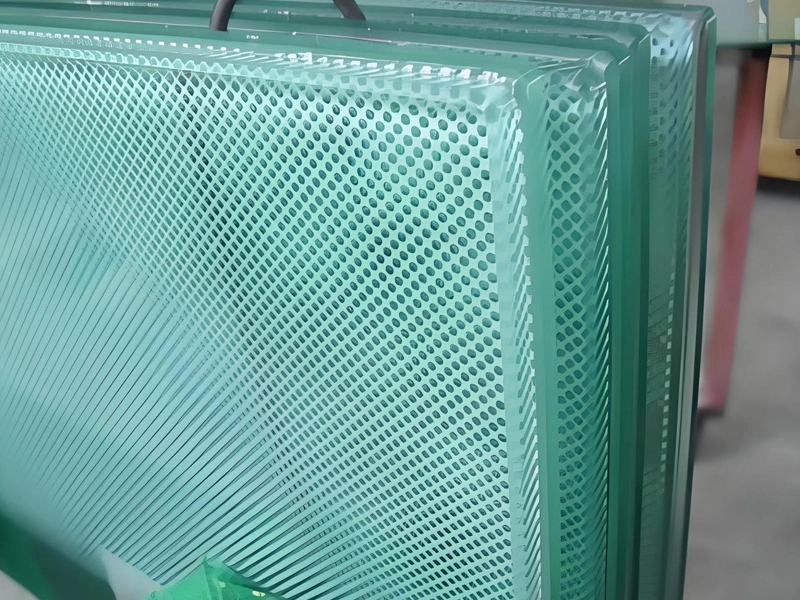 Разница между шелковой ширмы и цифровым напечатанным стеклом