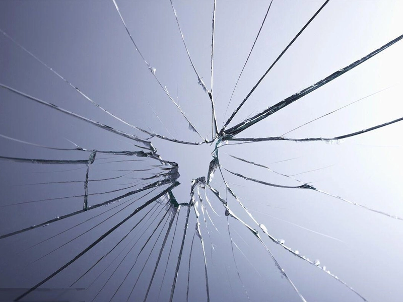 Разбьется ли стекло, усиленное жарой?