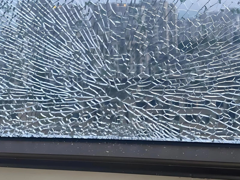 Причина спонтанный поломки закаленного стекла